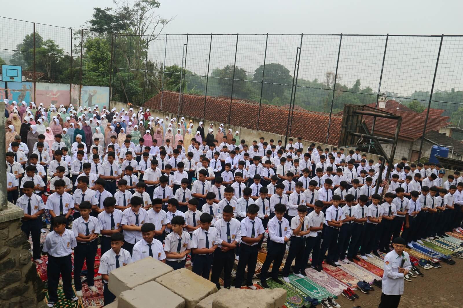 MTsN 6 Sumedang Gelar Salat Gaib dan Do'a Bersama untuk Korban Bencana Longsor Bandung Barat